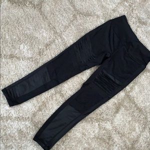 Victoria’s Secret Moro leggings